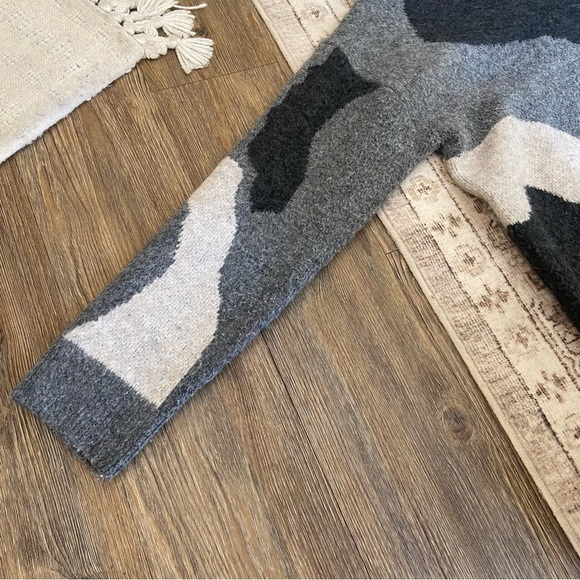 Mystree Gray and Black Patterned Crewneck Sweater - Picture 3 of 9